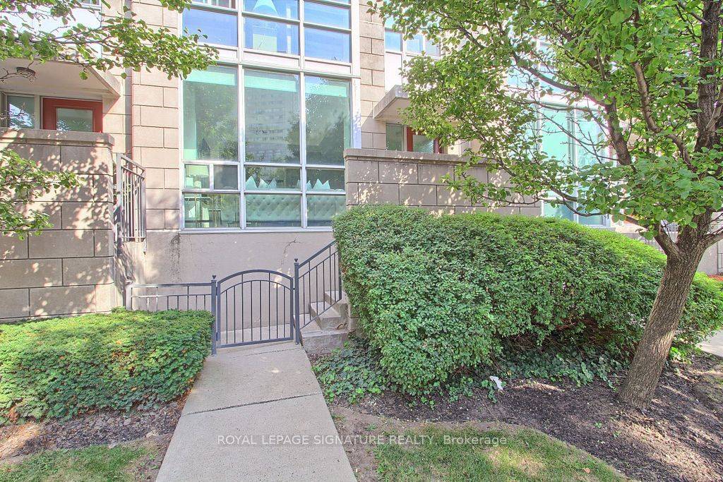 Mississauga, ON L4Z 0A1,90 Absolute AVE #TH-104