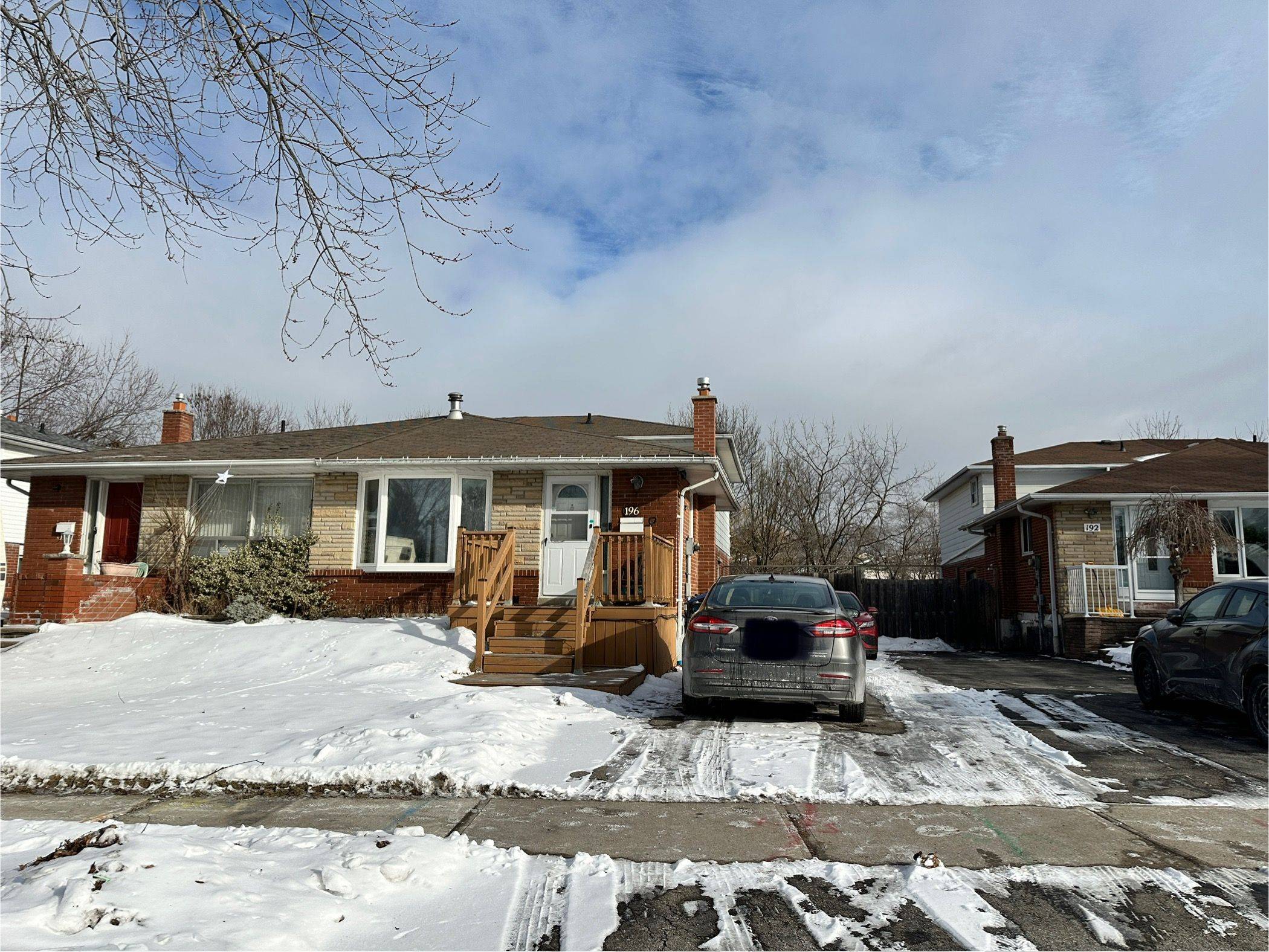 Mississauga, ON L5A 2A4,196 Voltarie CRES