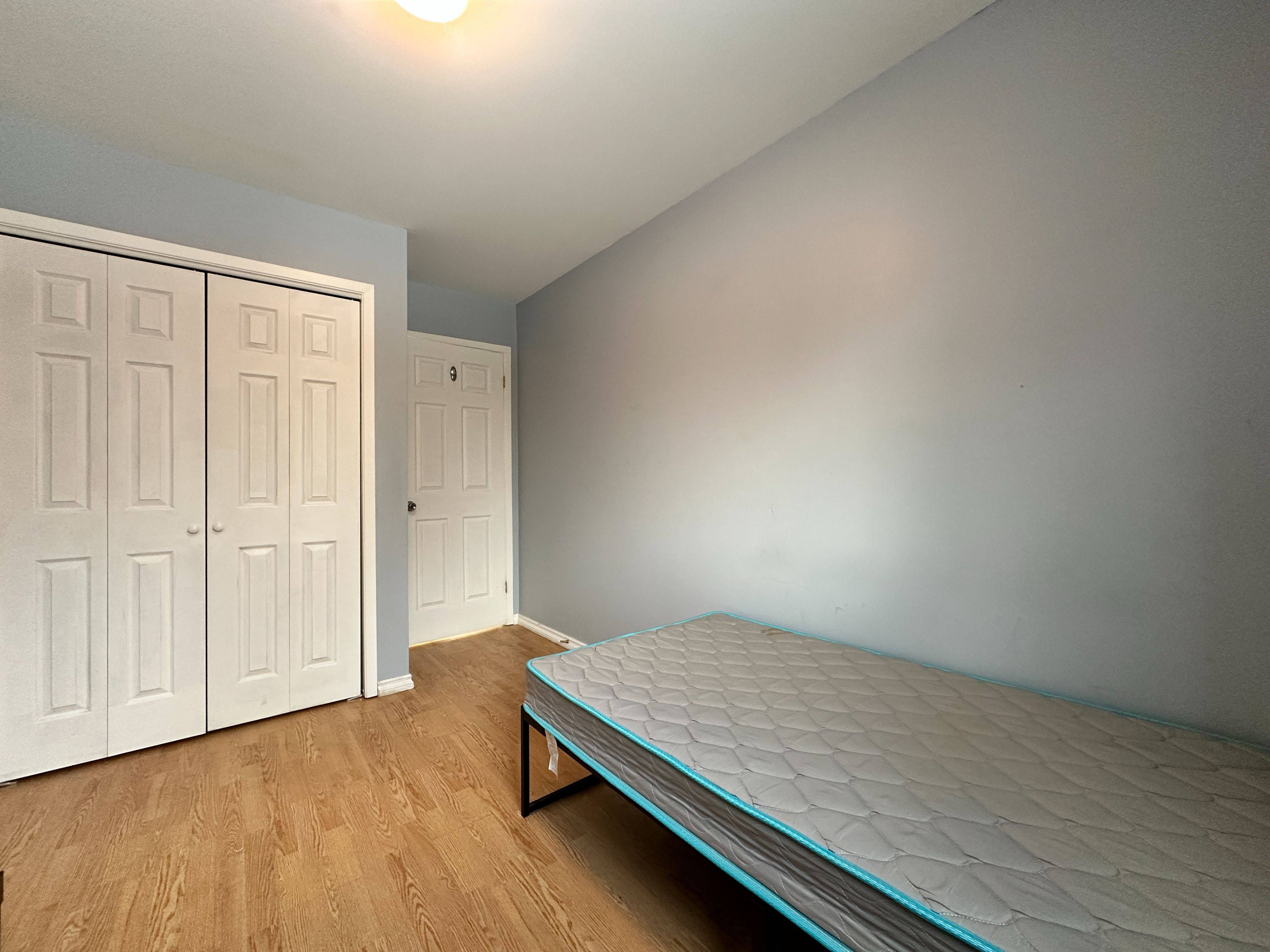 Mississauga, ON L5A 2A4,196 Voltarie CRES