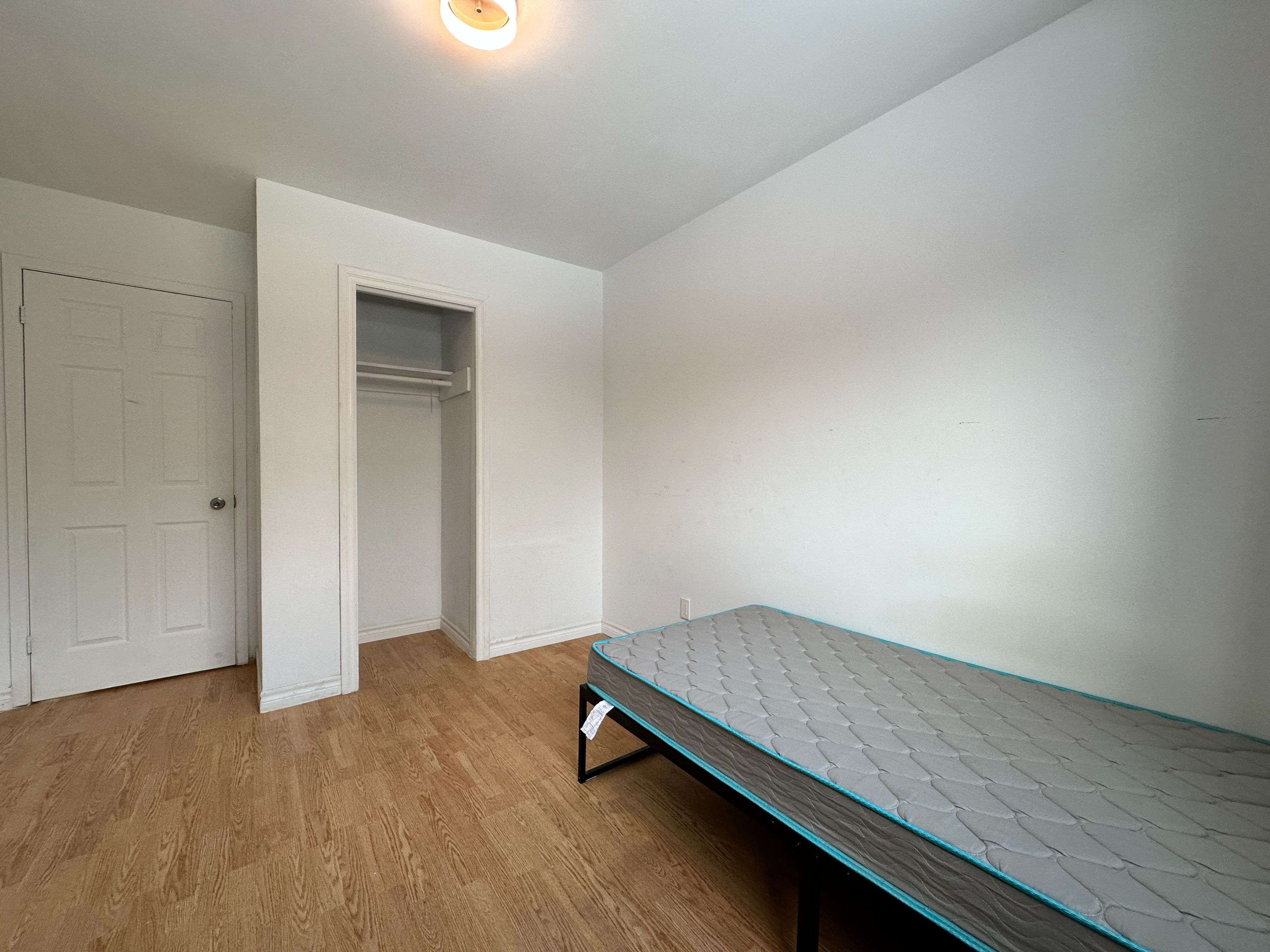 Mississauga, ON L5A 2A4,196 Voltarie CRES