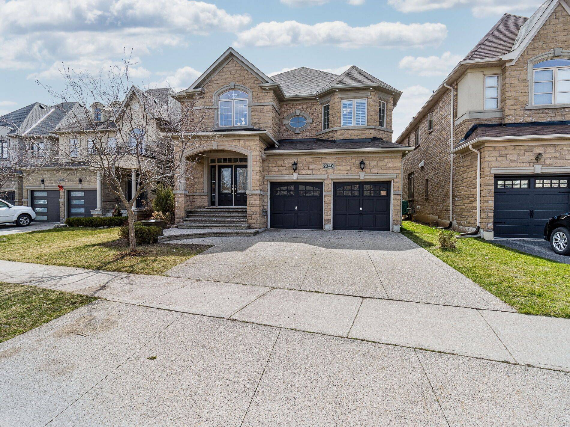 Oakville, ON L6H 0C5,2340 Thruxton DR