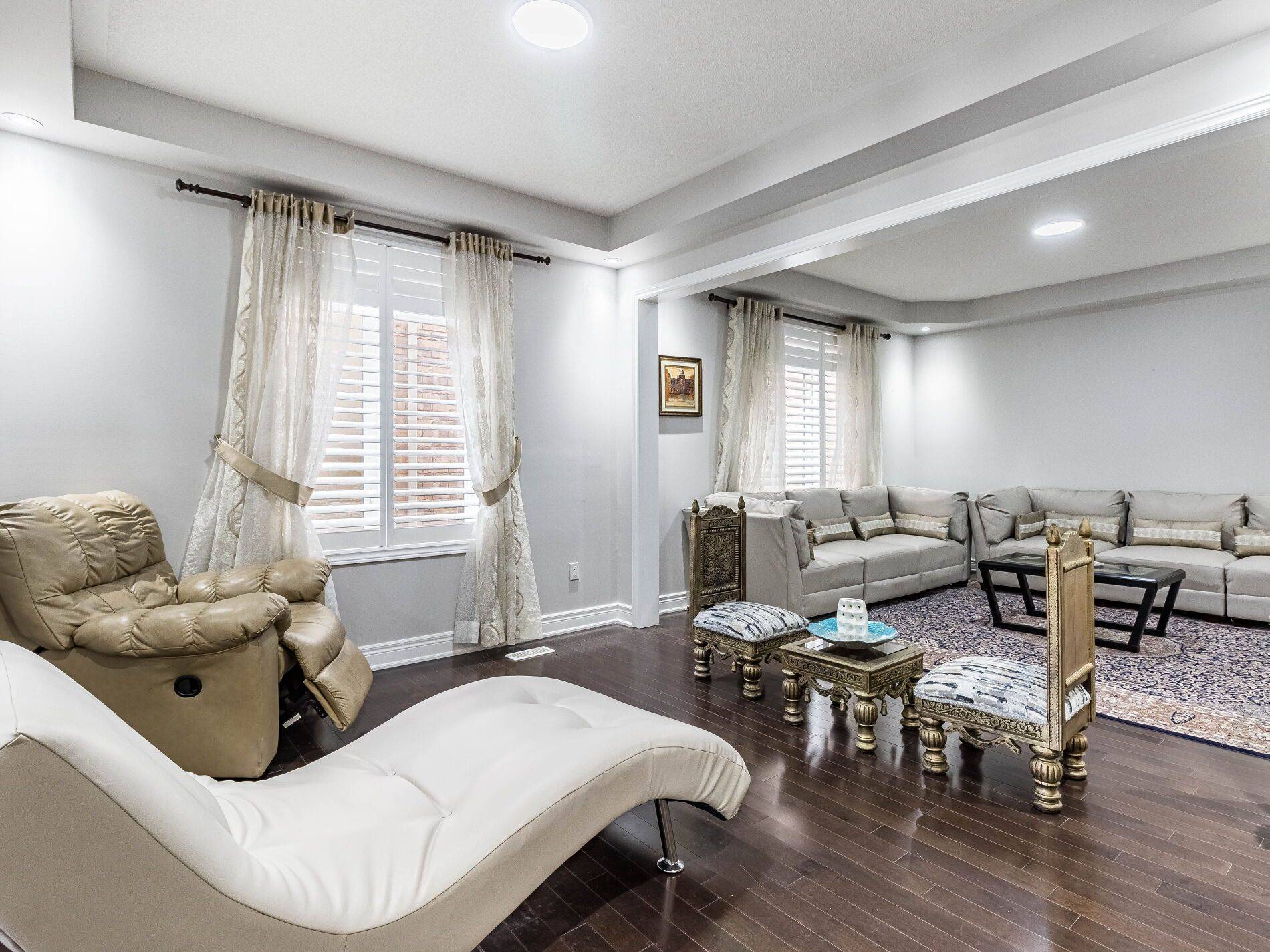 Oakville, ON L6H 0C5,2340 Thruxton DR