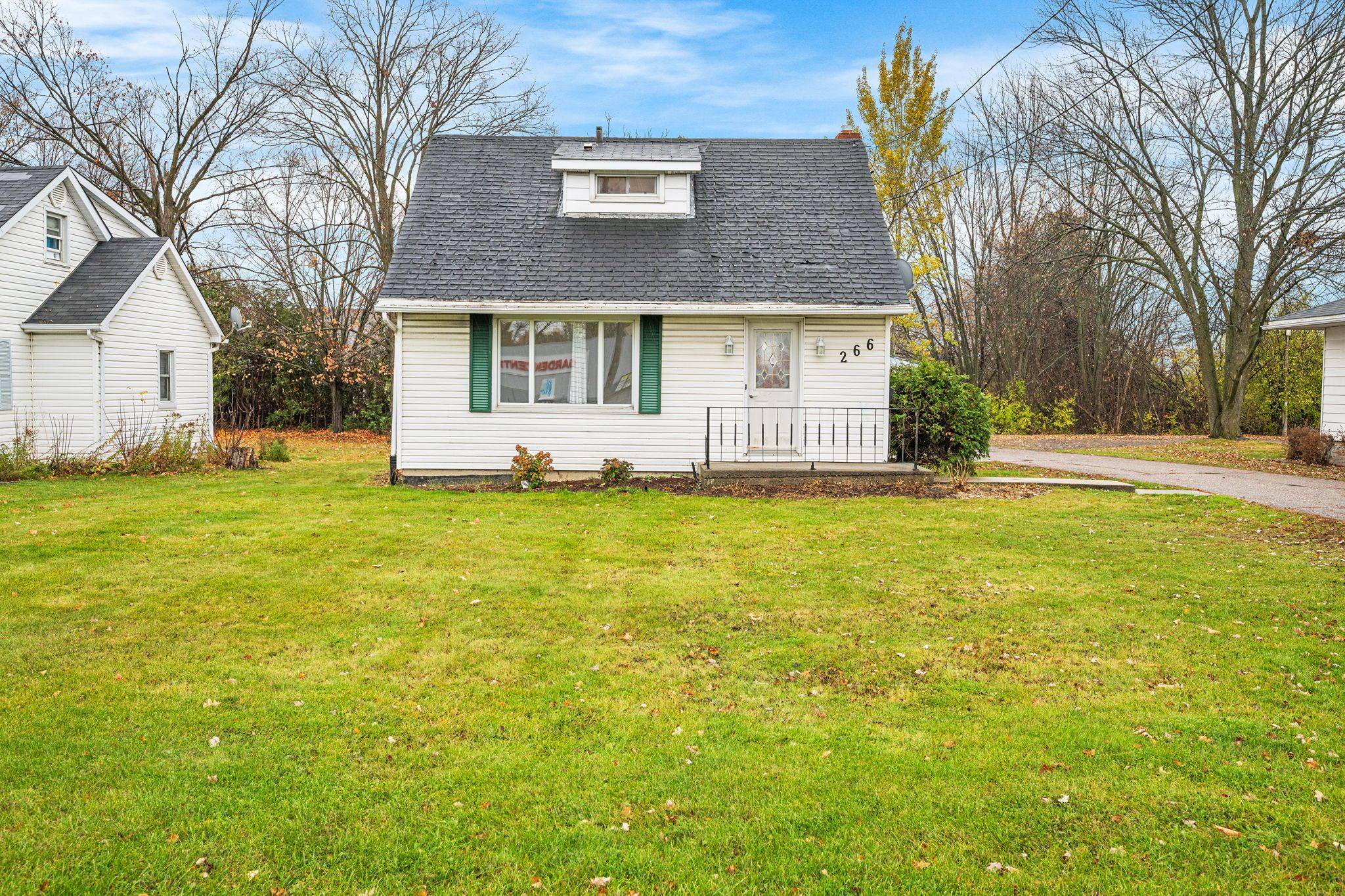 Arnprior, ON K7S 2M2,266 Daniel ST S