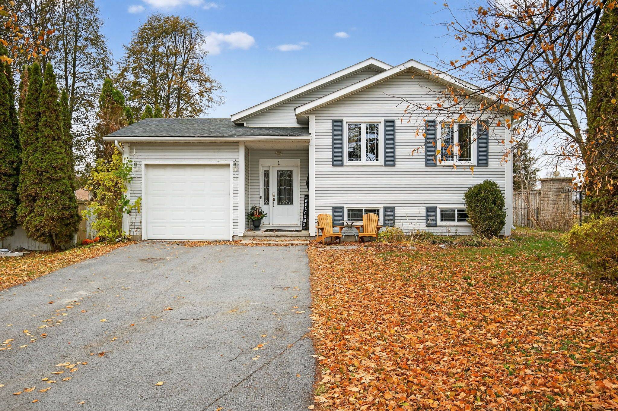 Loyalist, ON K0H 1G0,1 Heritage DR