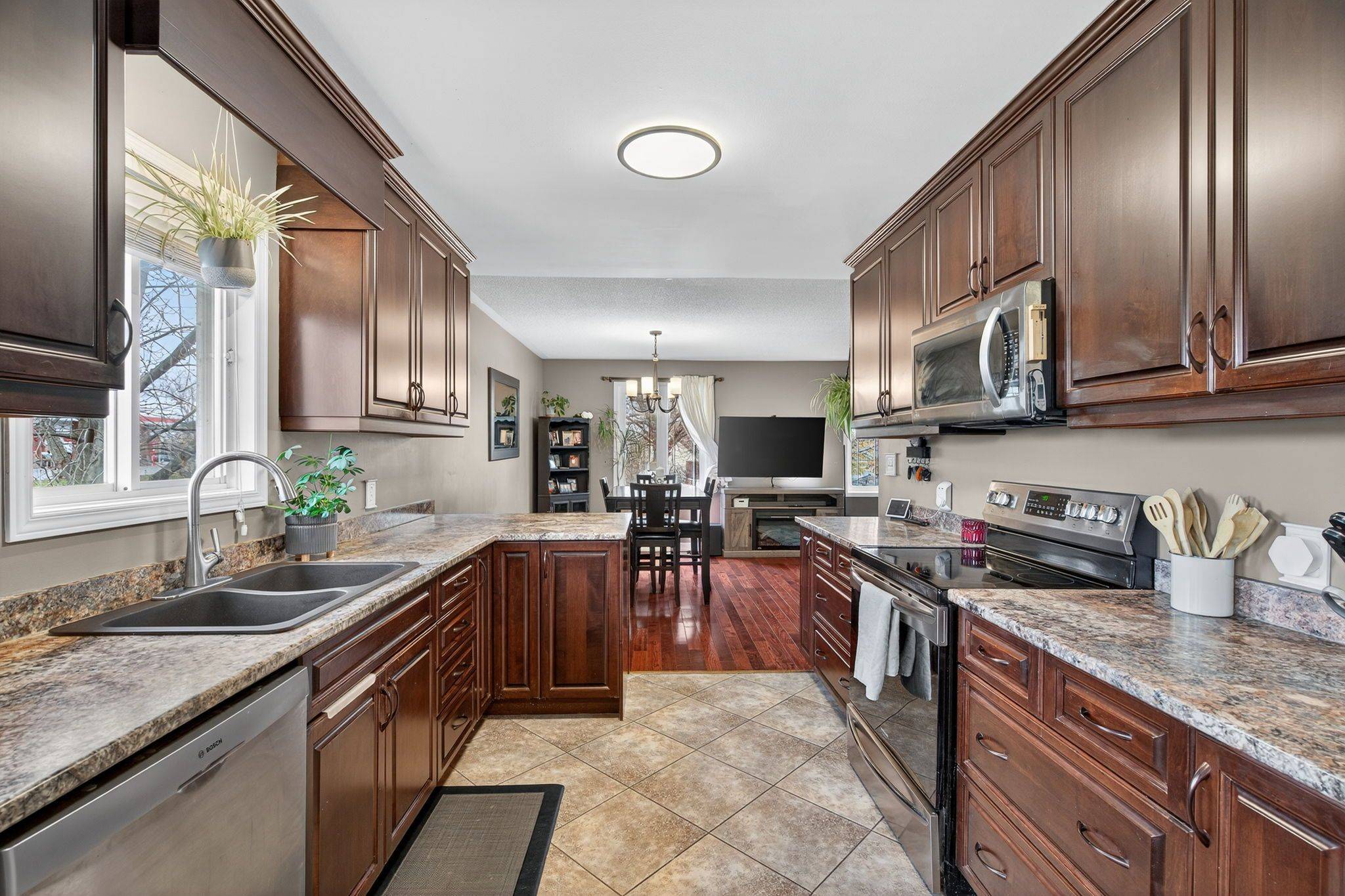 Loyalist, ON K0H 1G0,1 Heritage DR