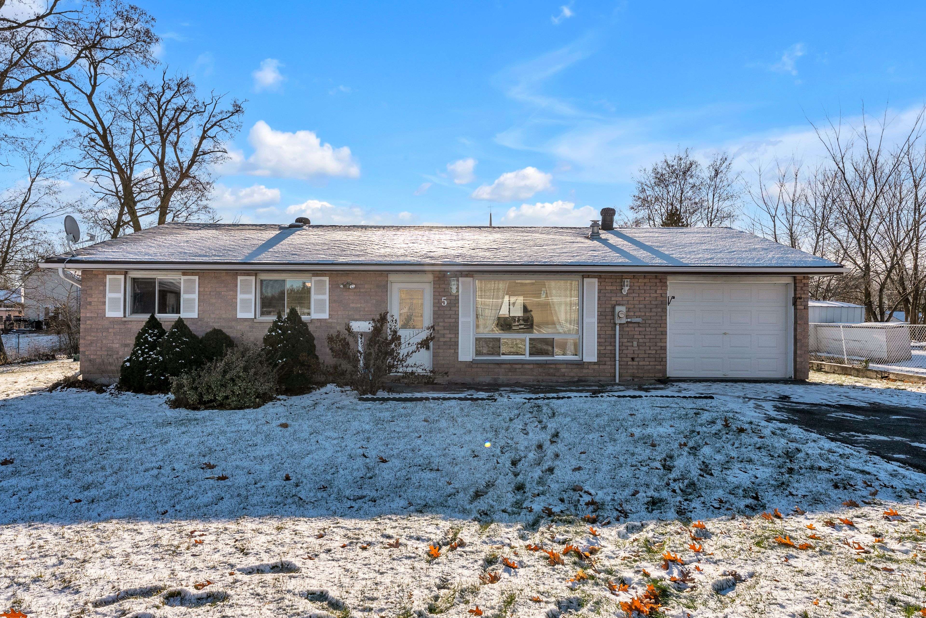 Marmora And Lake, ON K0K 2M0,5 Crawford DR