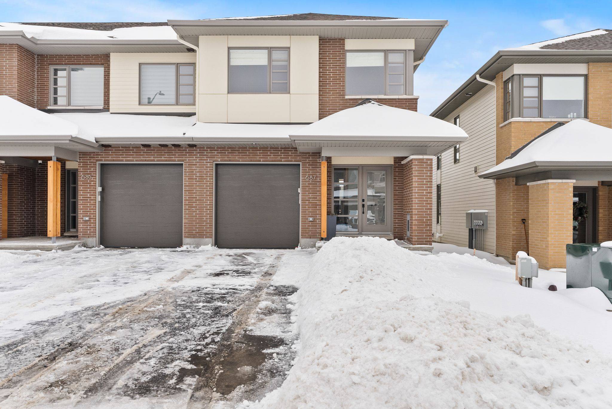 Blossom Park - Airport And Area, ON K1X 0K5,687 Honeydew ST