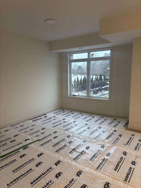 Guelph, ON N1H 6J2,824 Woolwich ST #118