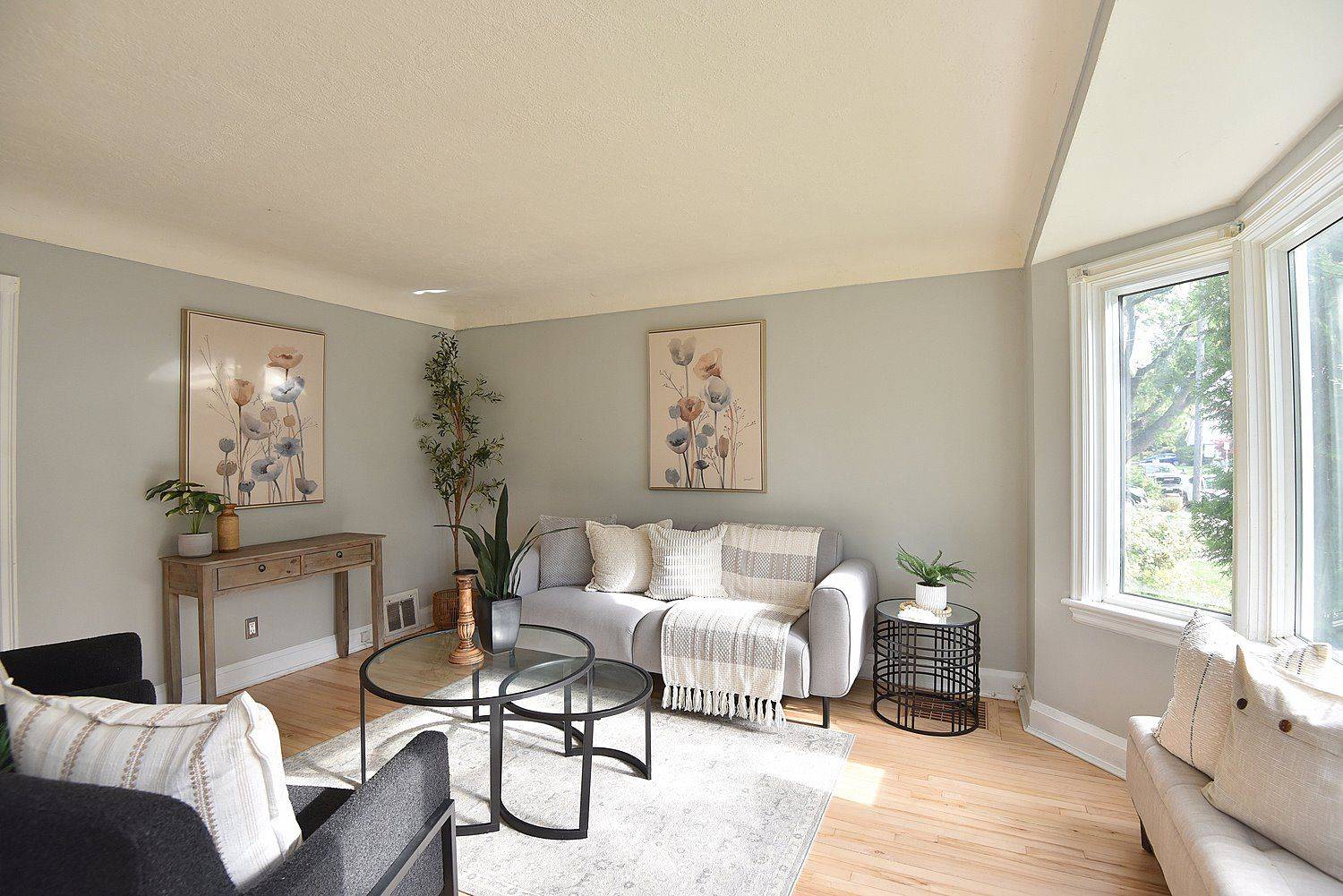 Hamilton, ON L8V 4E5,82 East 38th ST