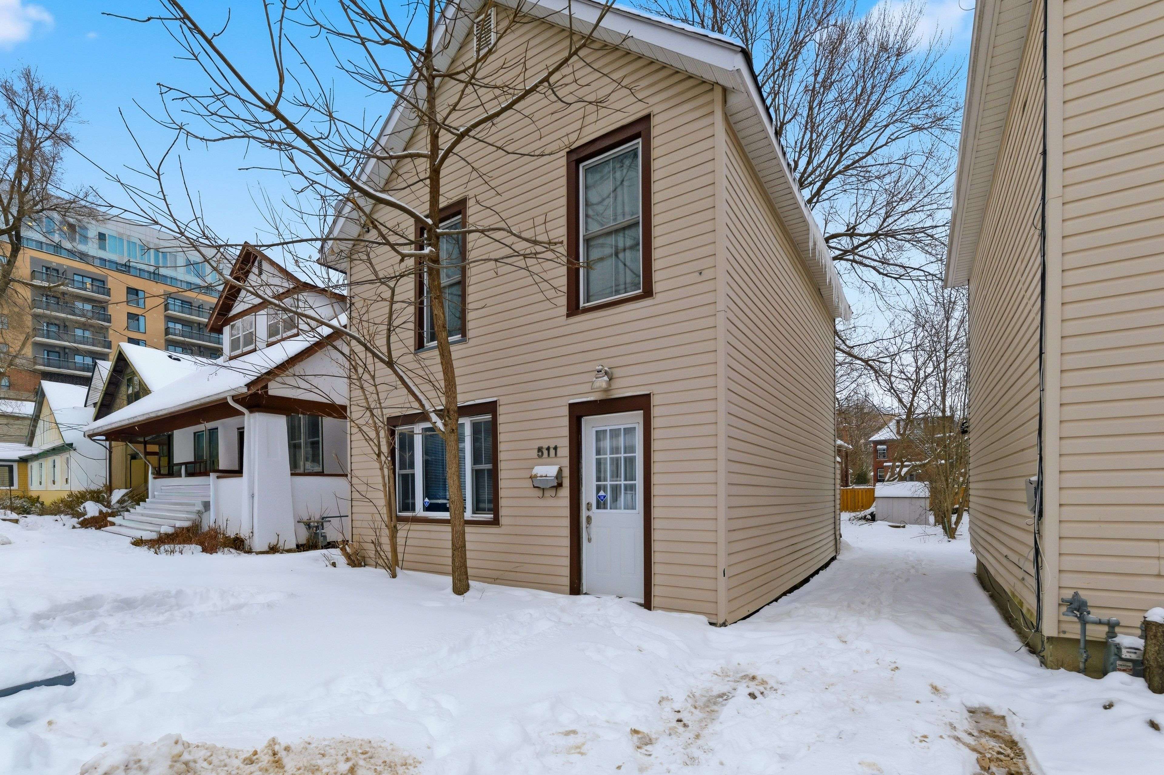 Kingston, ON K7L 3Z9,511 Victoria ST