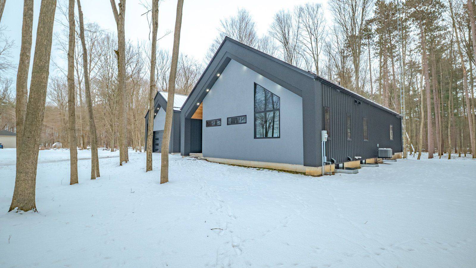 Norfolk, ON N0E 1G0,1498 12th Concession RD