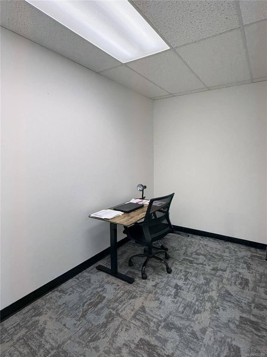 Victoria, BC V8X 1R1,3318 Oak St #19