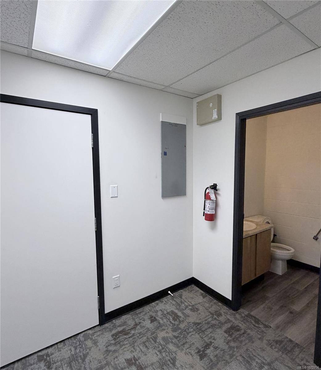 Victoria, BC V8X 1R1,3318 Oak St #19