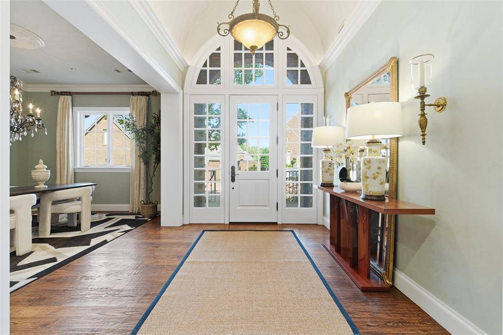 Fort Worth, TX 76109,4942 Westbriar Drive