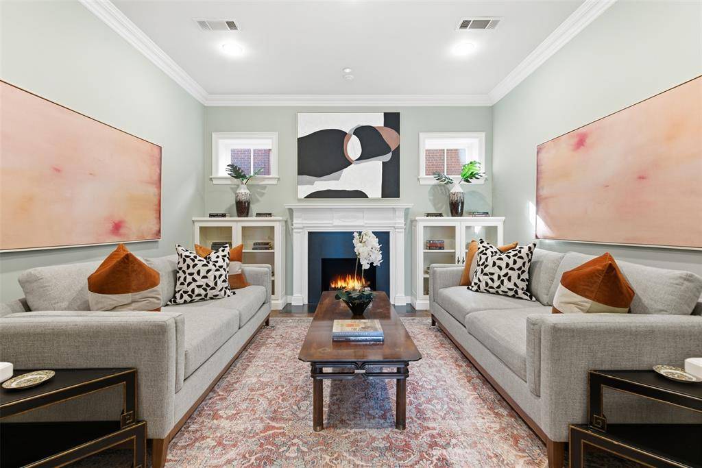 Fort Worth, TX 76109,4942 Westbriar Drive