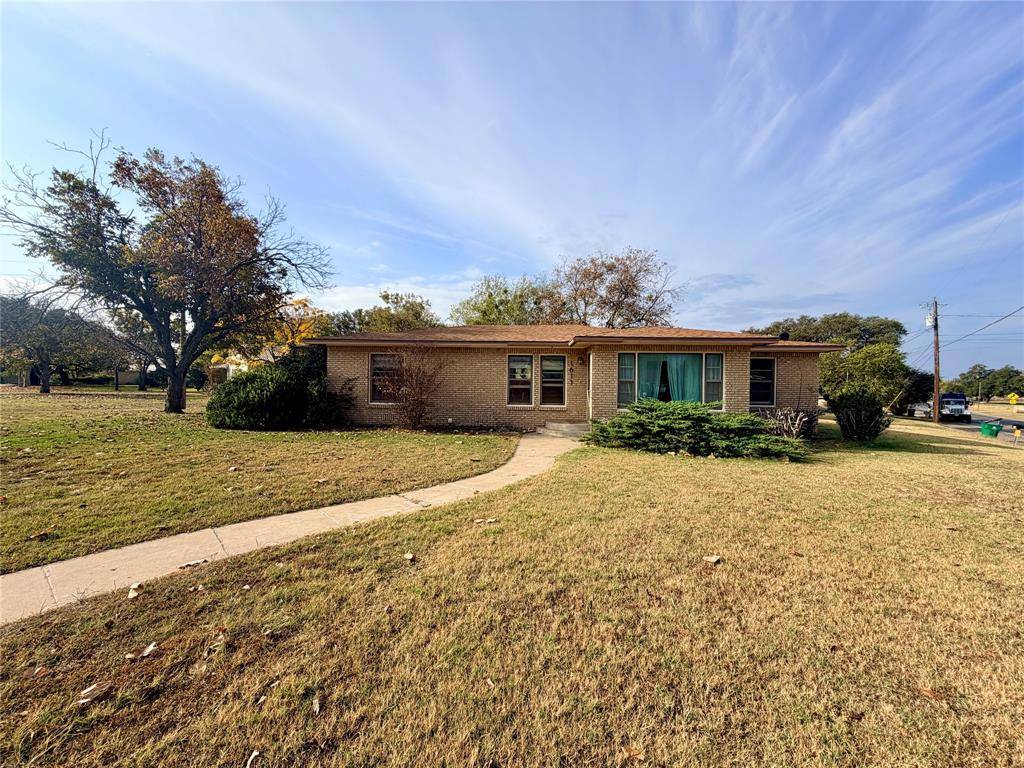 Goldthwaite, TX 76844,1611 Live Oak Street