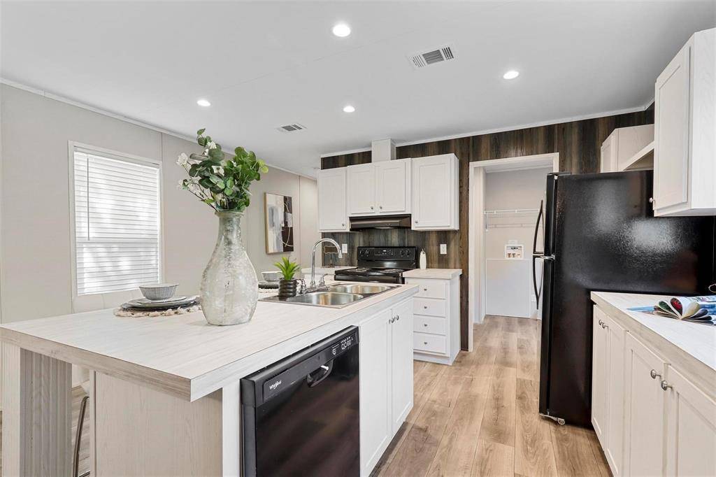 Granbury, TX 76048,2610 Pinoak Street