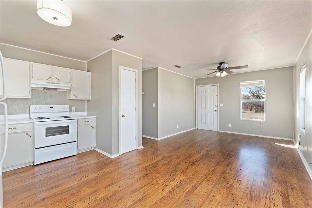 De Leon, TX 76444,333 W Juarez Avenue