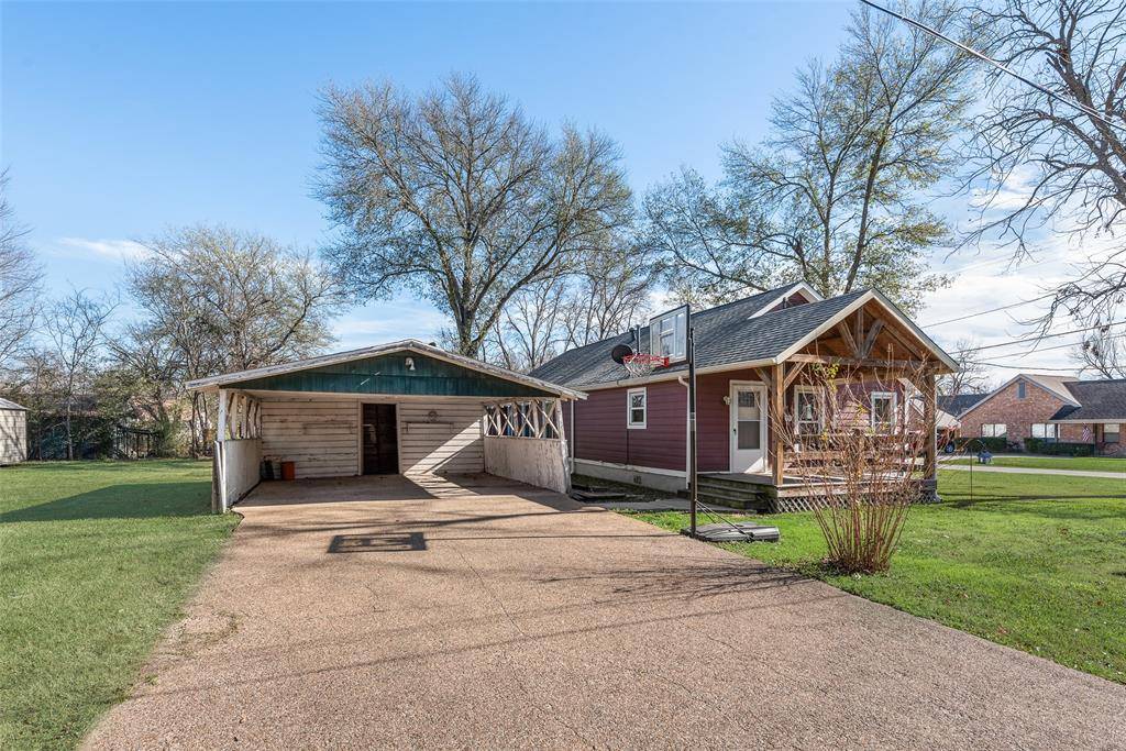 Kaufman, TX 75142,106 W 2nd North Street