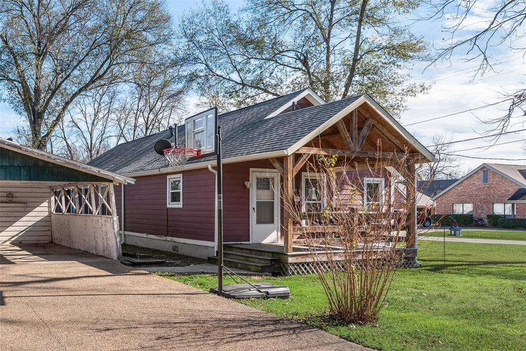 Kaufman, TX 75142,106 W 2nd North Street