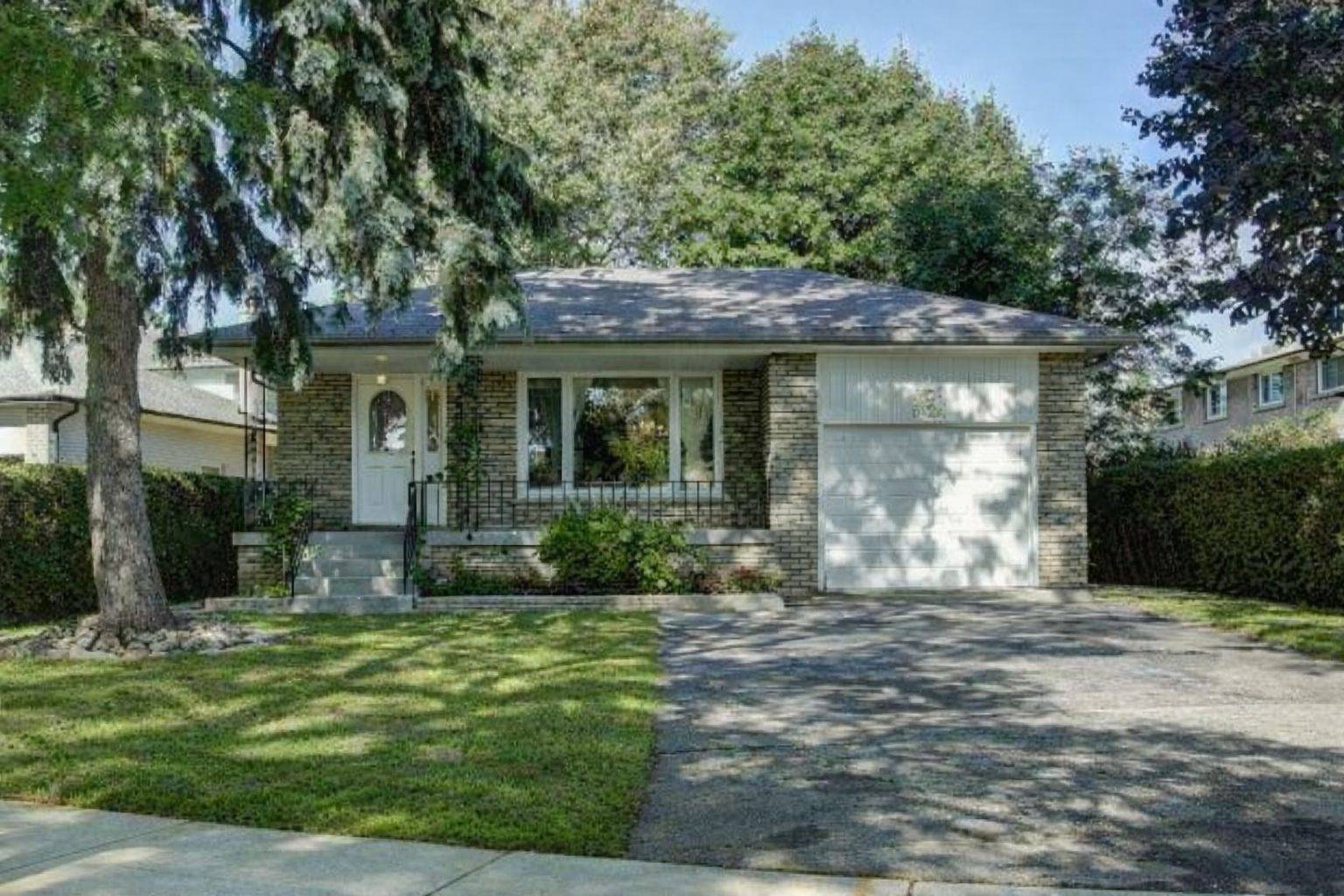 Toronto C15, ON M2H 1E4,62 Bernick RD