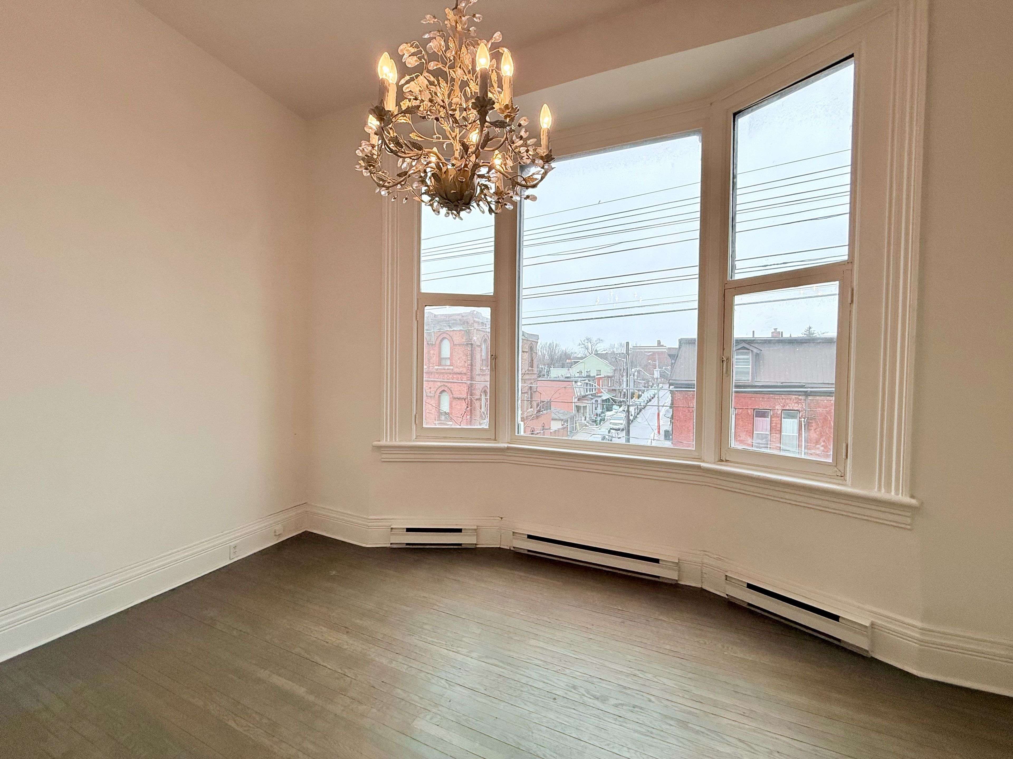 Toronto C01, ON M6J 1G1,789 Queen ST W #2&3Flr