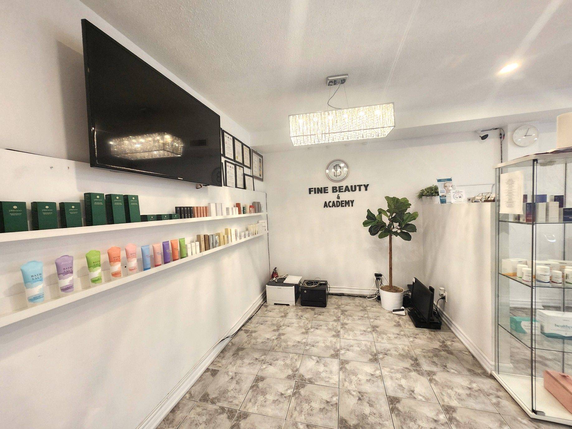 Toronto C07, ON M2M 3V9,6006A Yonge ST