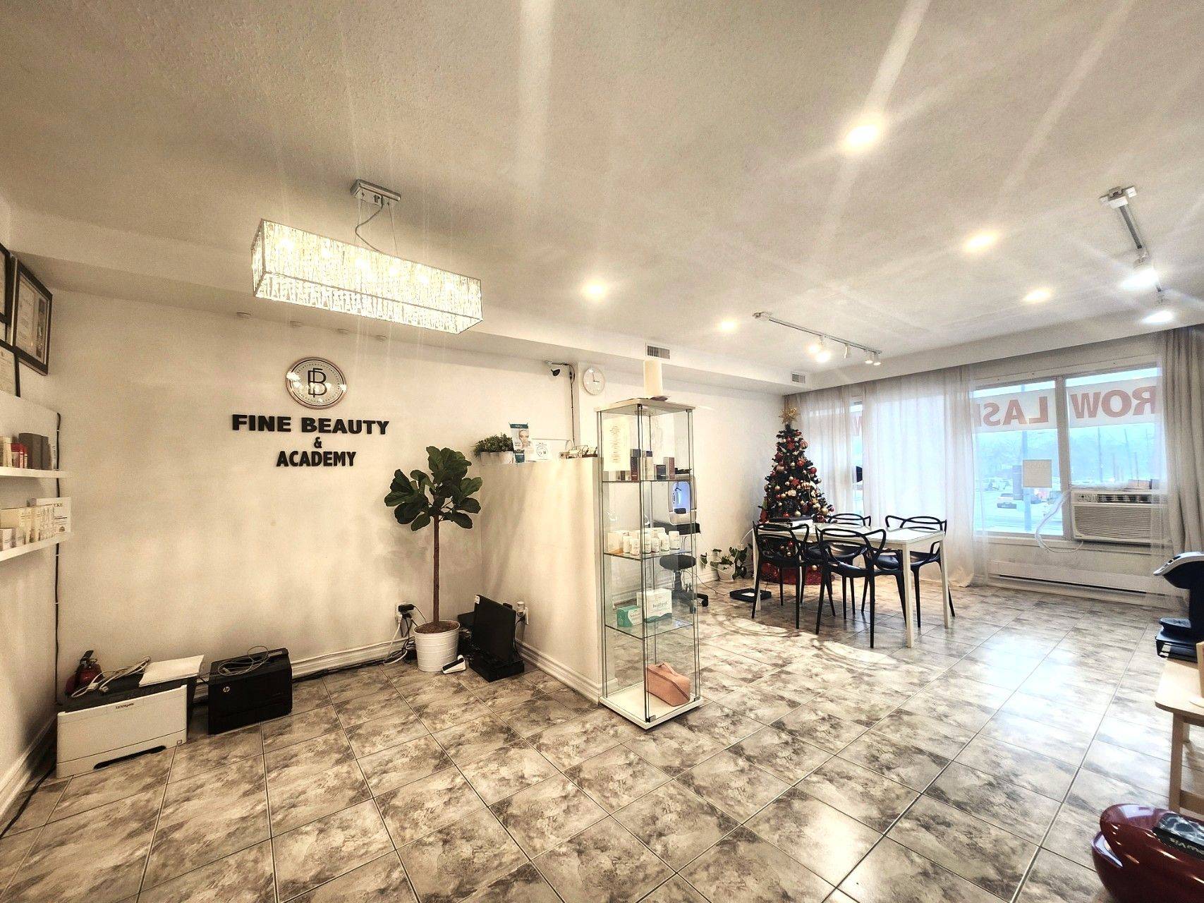 Toronto C07, ON M2M 3V9,6006A Yonge ST