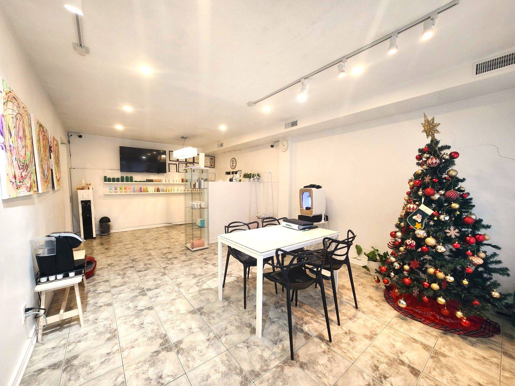 Toronto C07, ON M2M 3V9,6006A Yonge ST