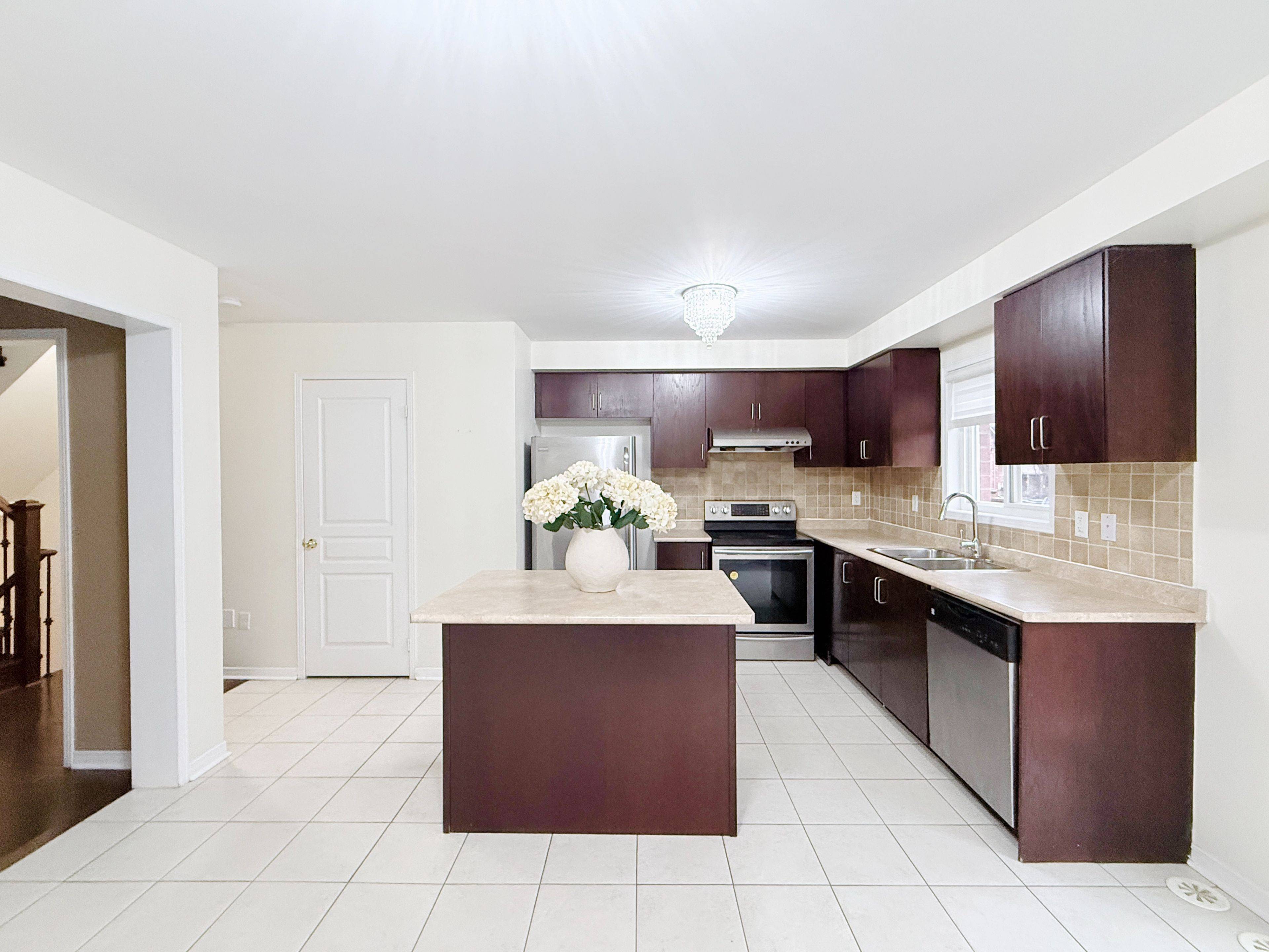 Oakville, ON L6M 0L5,2178 Fiddlers WAY #69