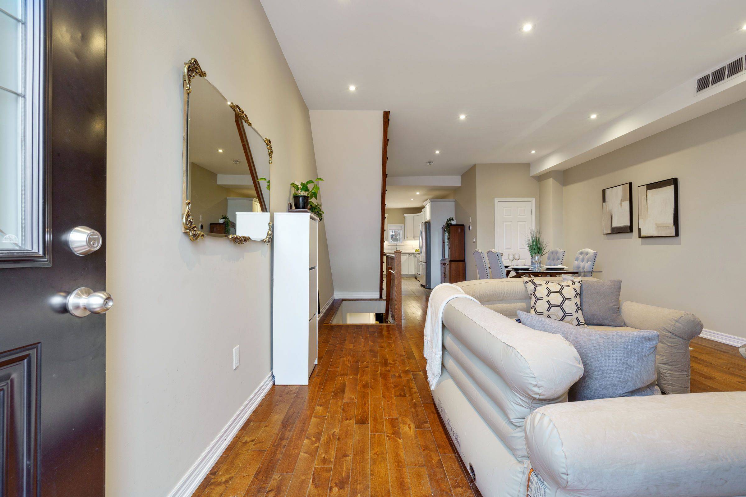 Hamilton, ON L8L 5A8,232 Wellington ST N