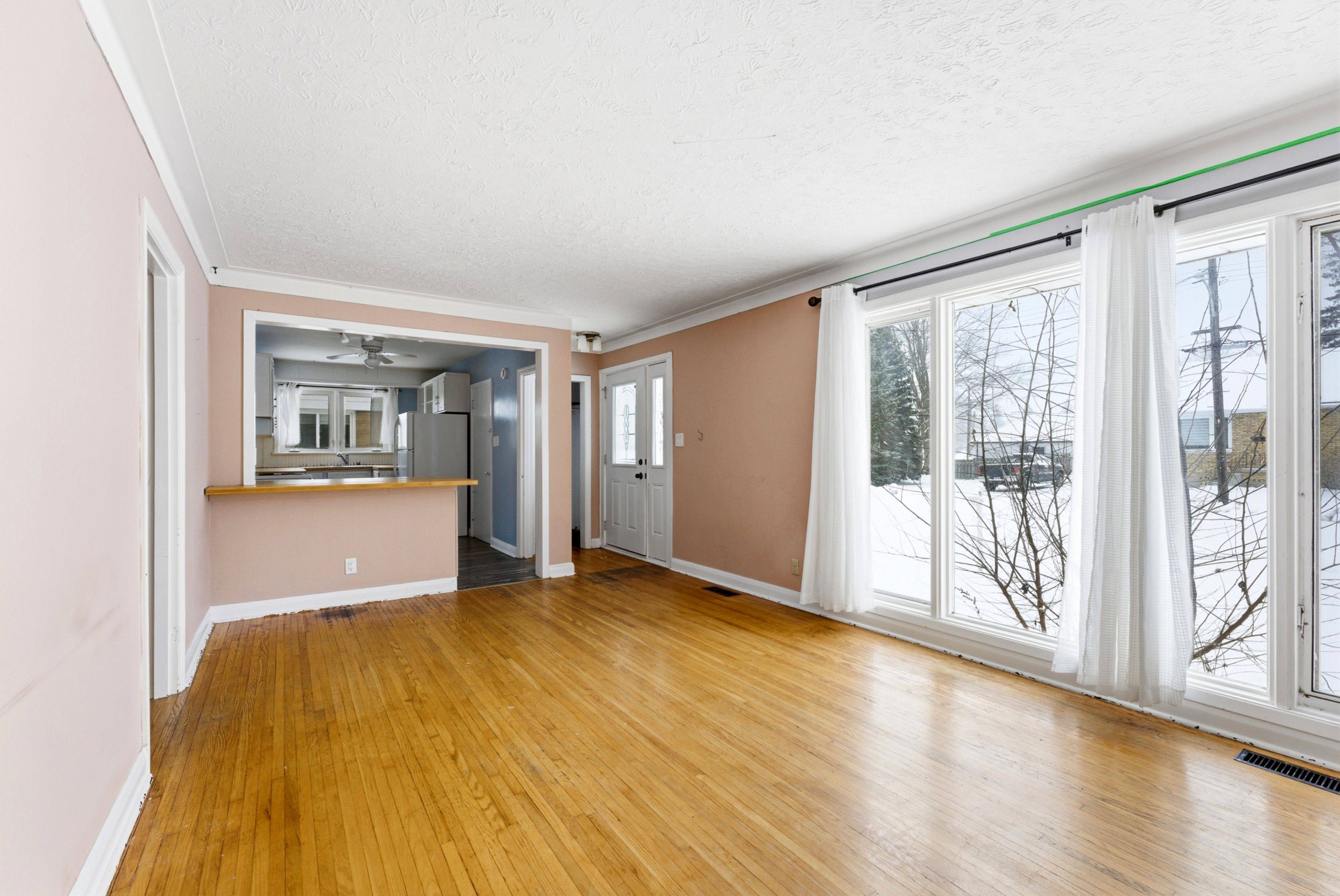 Belleville, ON K8N 4B5,38 Greenlawn AVE