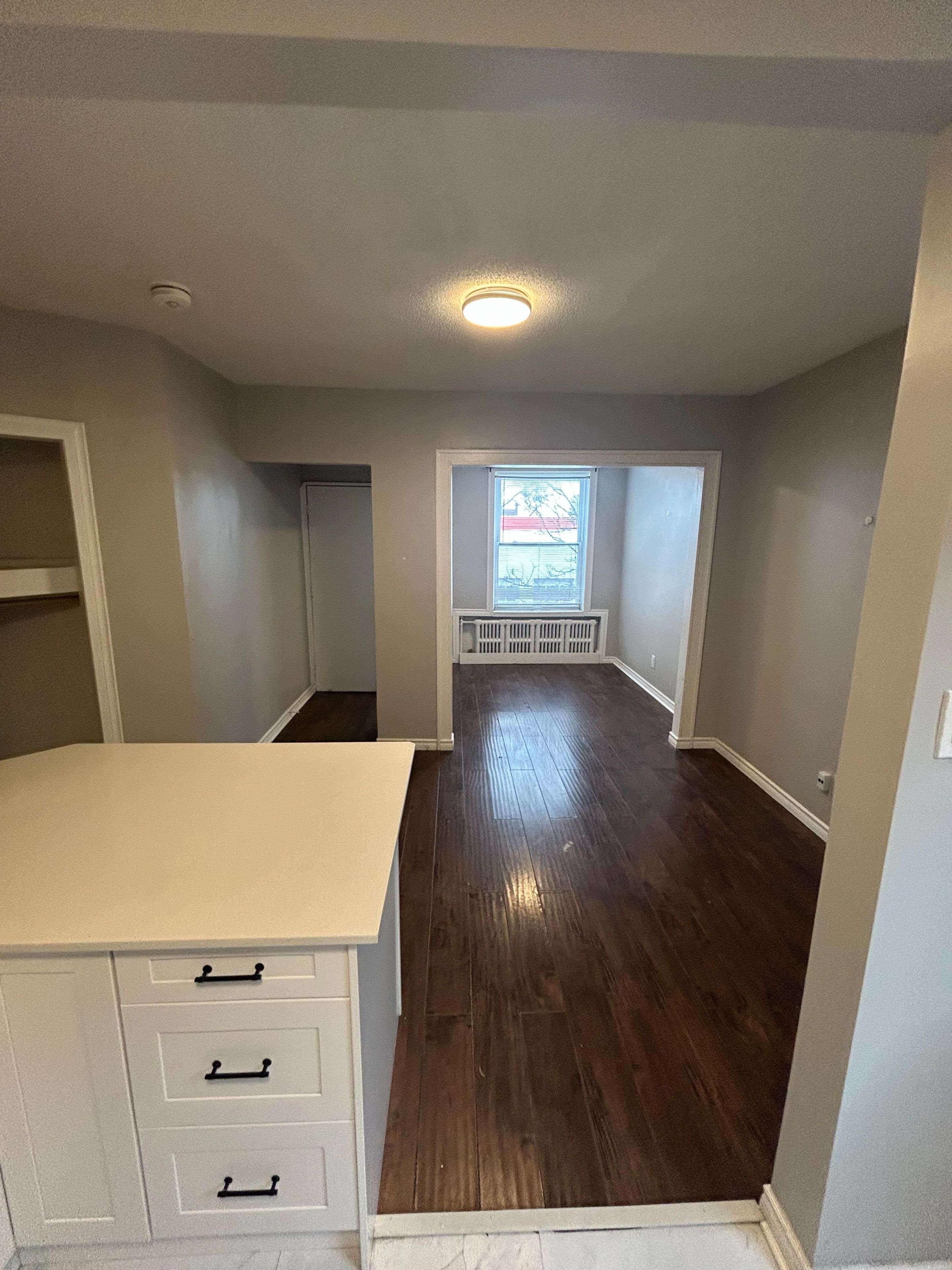 West Centre Town, ON K1R 6R6,883 Somerset ST W #3