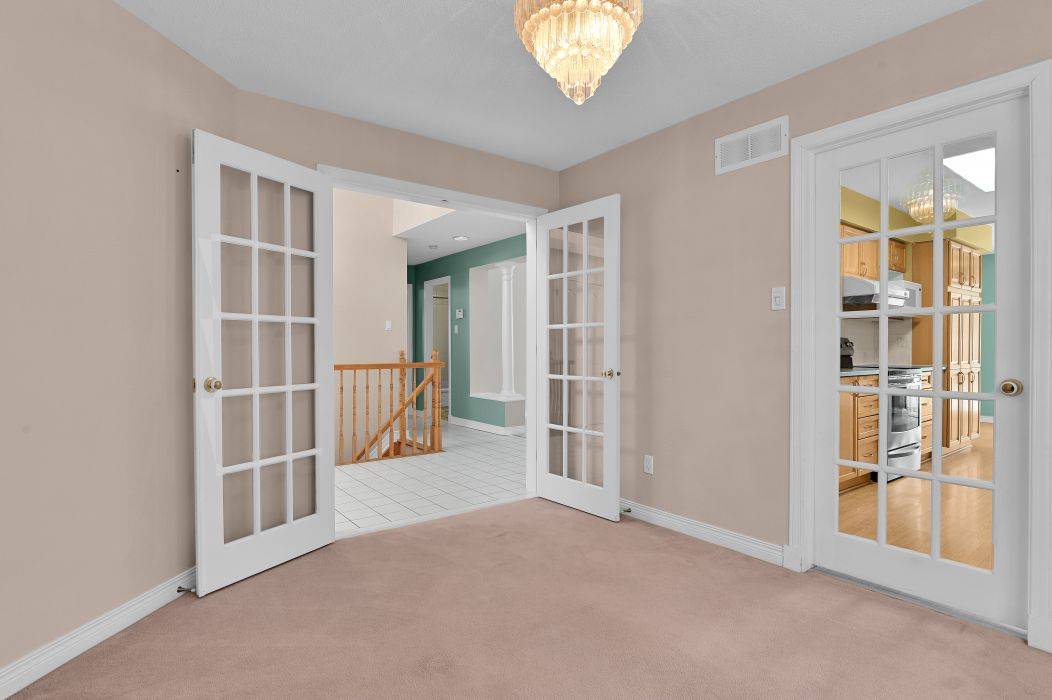 Hunt Club - South Keys And Area, ON K1G 5N8,49 Sai CRES