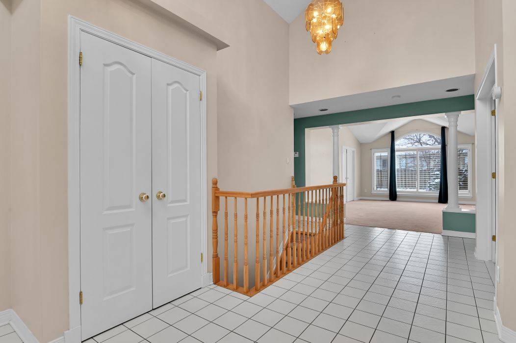 Hunt Club - South Keys And Area, ON K1G 5N8,49 Sai CRES