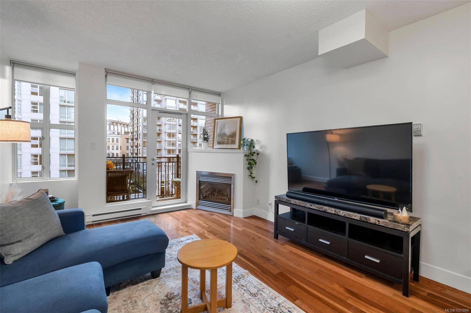 Victoria, BC V8W 1B1,737 Humboldt St #N607