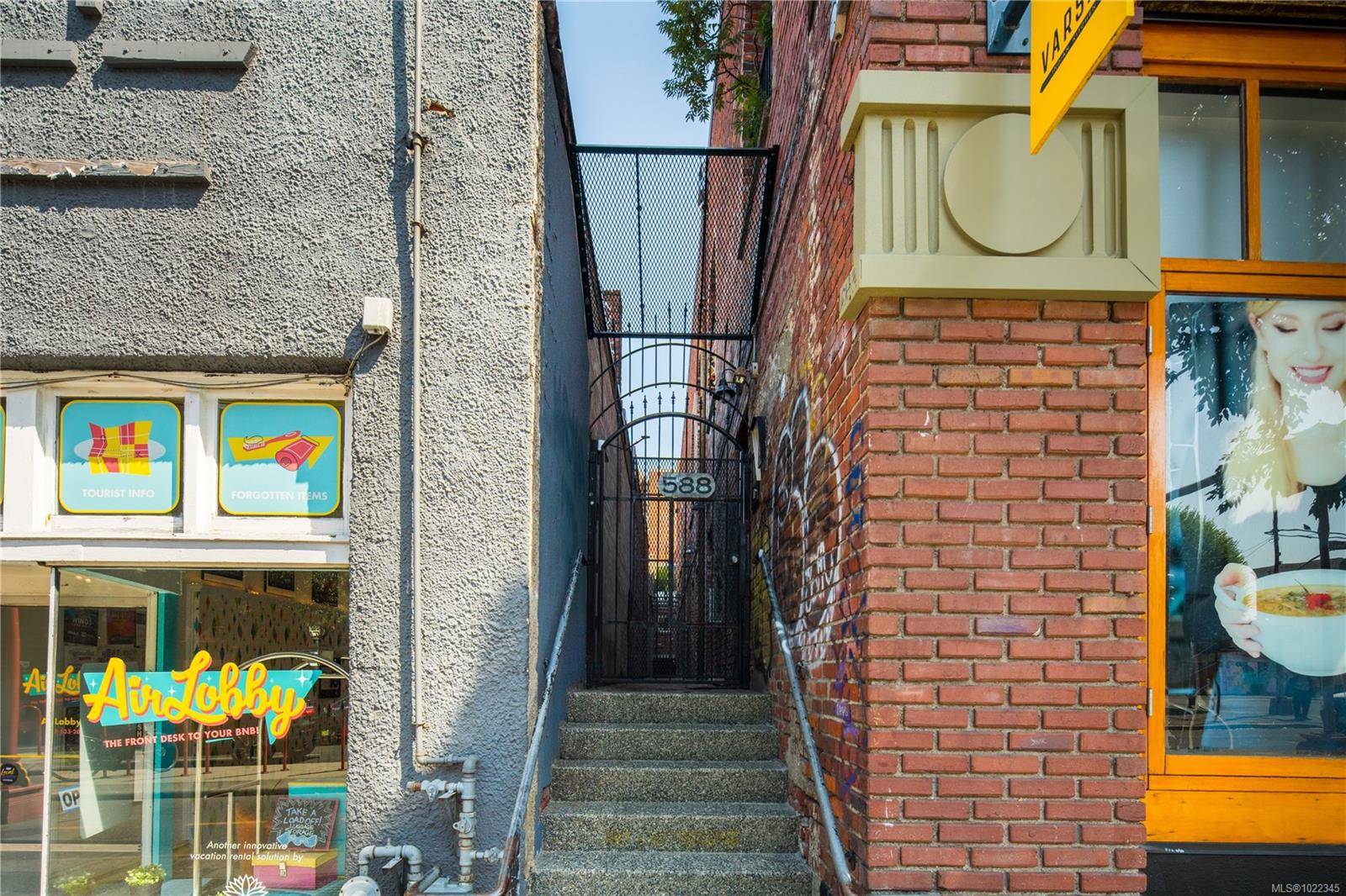 Victoria, BC V8W 1N7,588 Pandora Ave #204