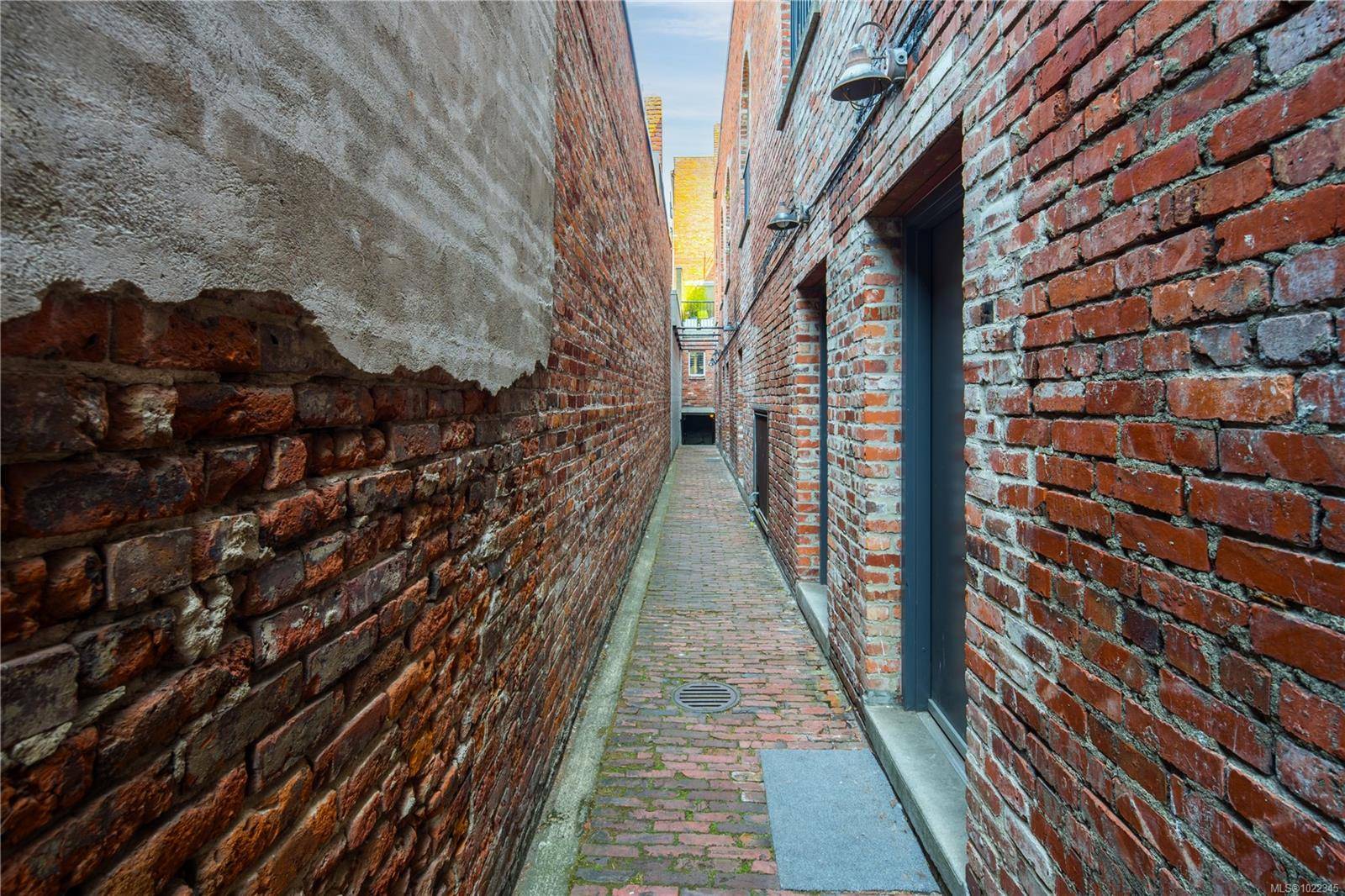 Victoria, BC V8W 1N7,588 Pandora Ave #204