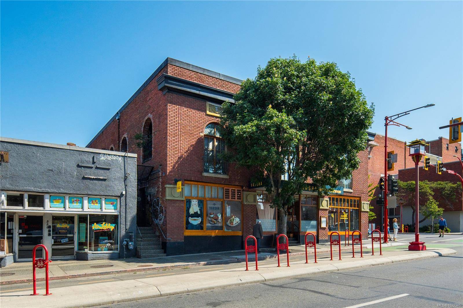 Victoria, BC V8W 1N7,588 Pandora Ave #204