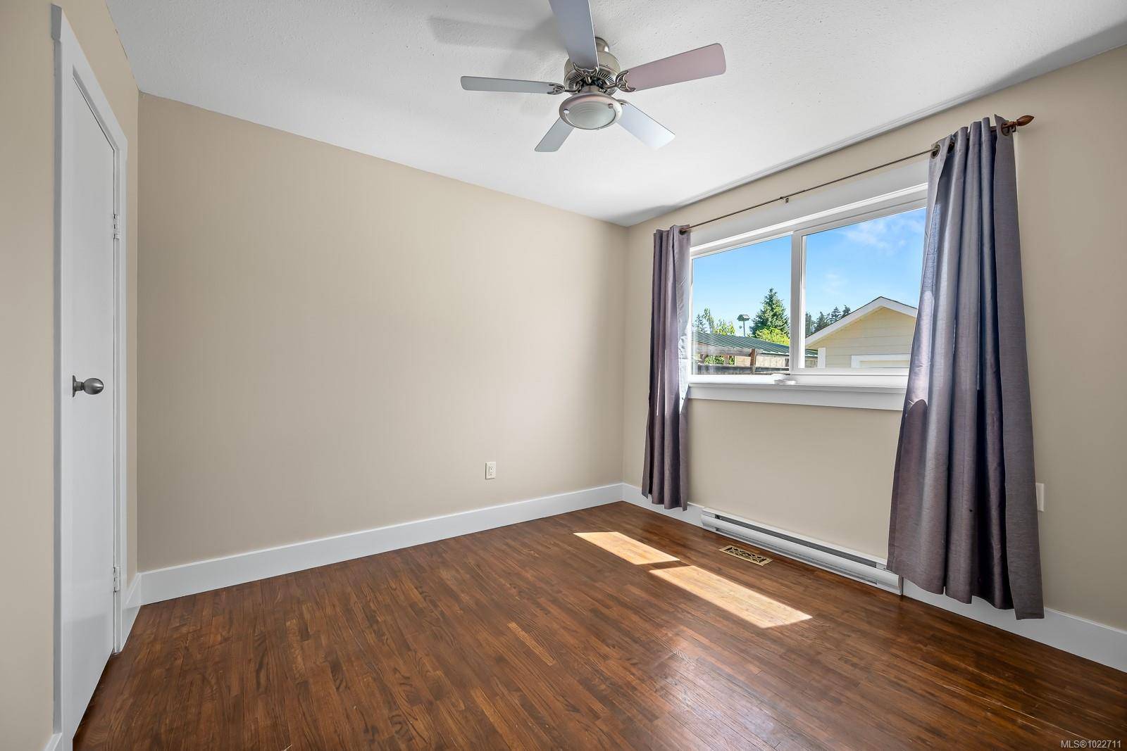 Comox, BC V9M 2C9,1825 Robb Ave