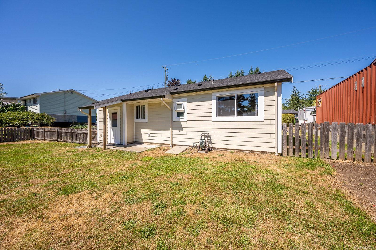 Comox, BC V9M 2C9,1825 Robb Ave
