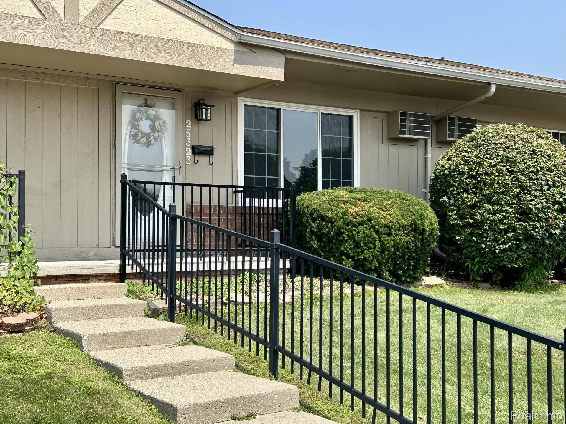 South Lyon, MI 48178,25323 Potomac DR #2