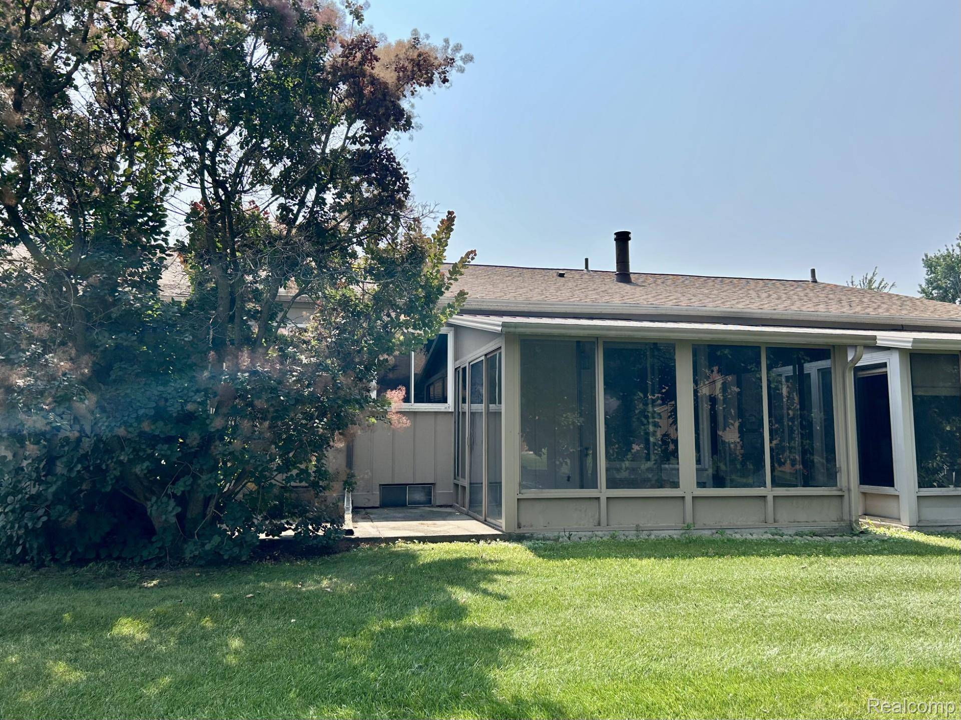 South Lyon, MI 48178,25323 Potomac DR #2