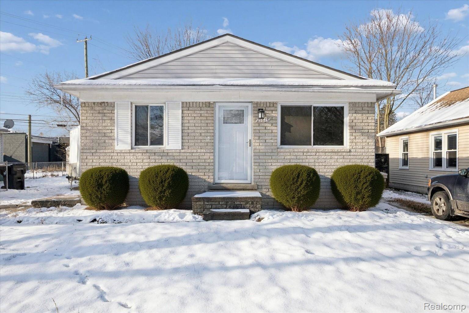 Farmington Hills, MI 48336,21615 Colgate ST