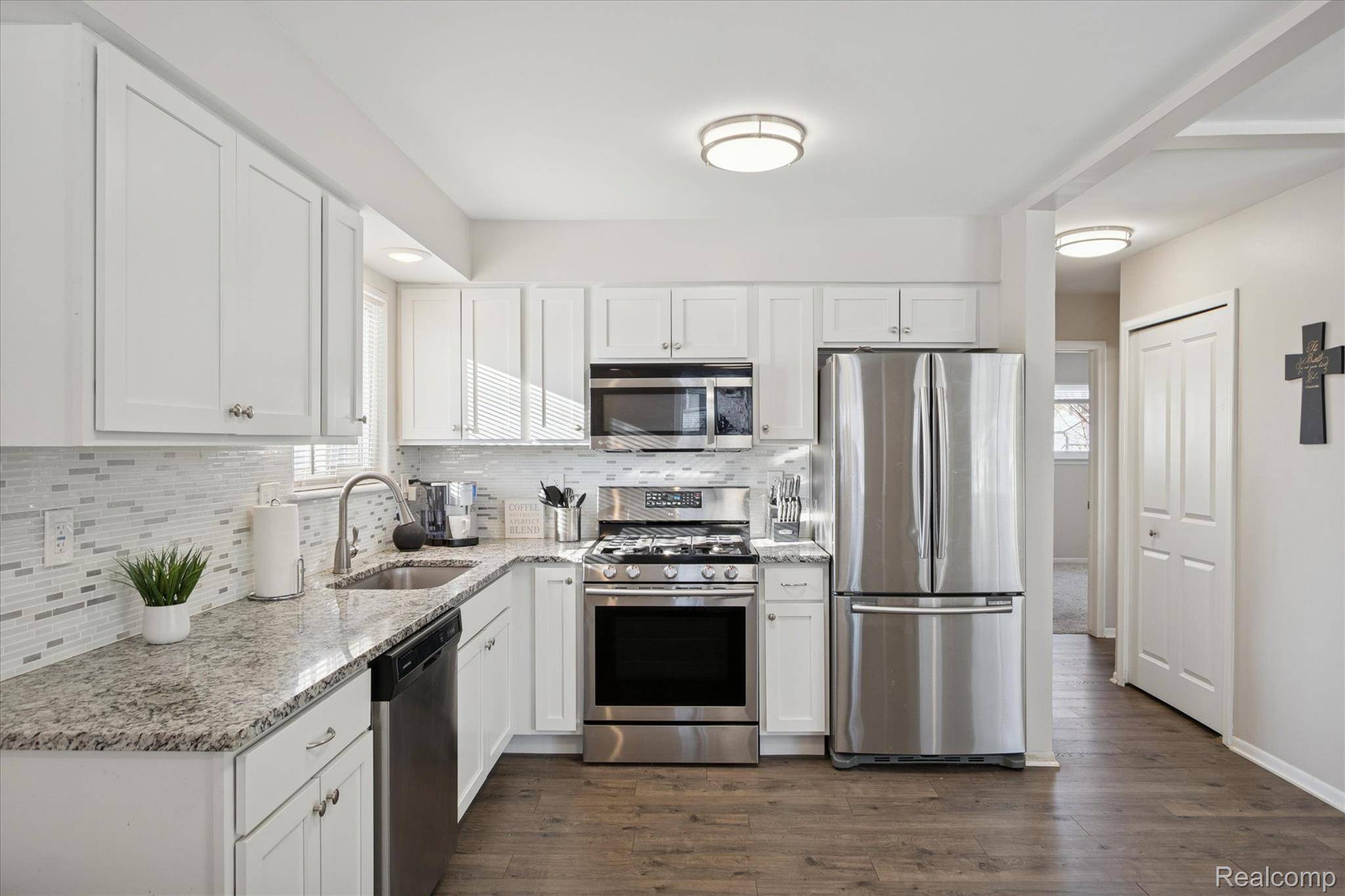 Farmington Hills, MI 48336,21615 Colgate ST