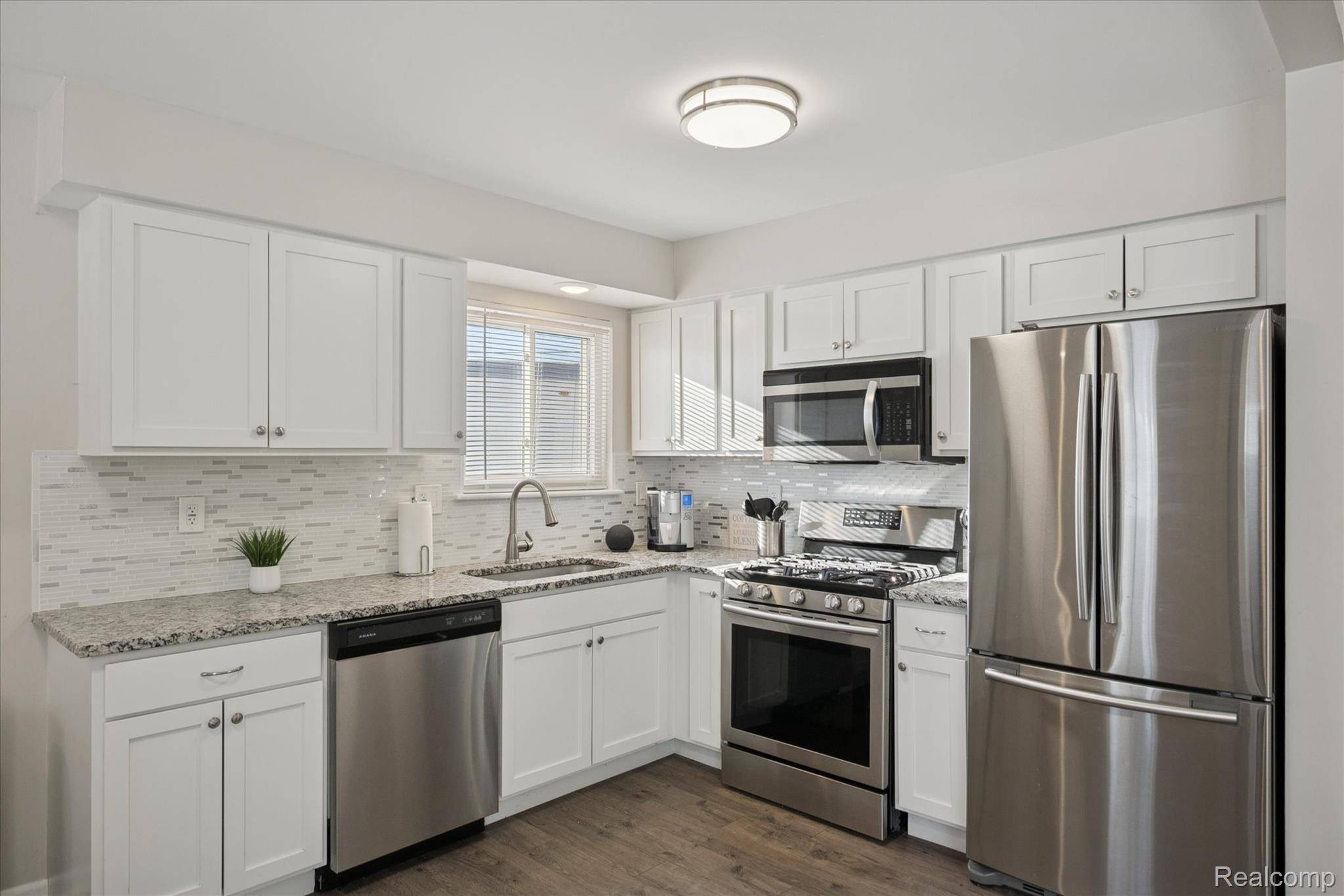 Farmington Hills, MI 48336,21615 Colgate ST