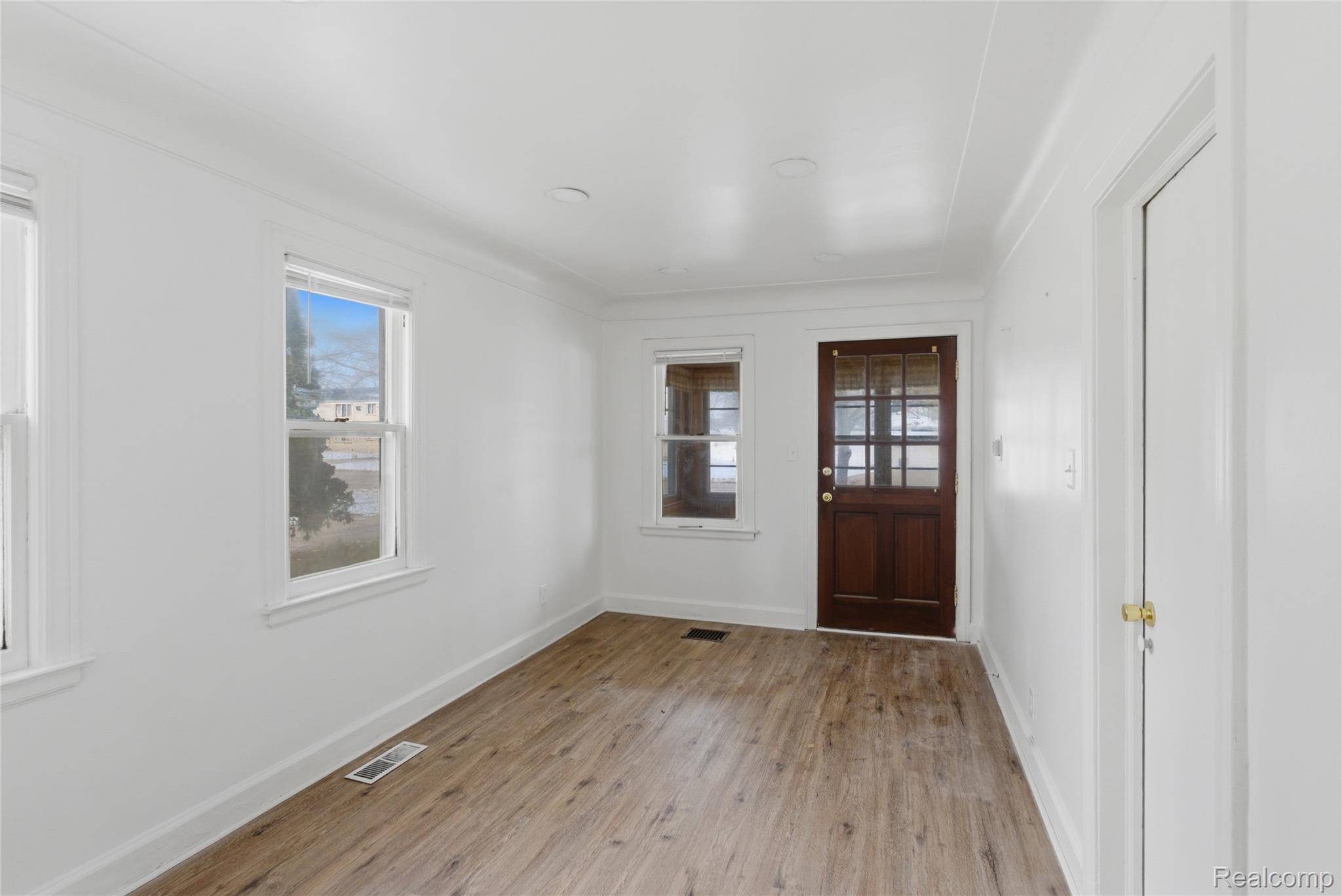 Harper Woods, MI 48225,20310 E 8 Mile RD