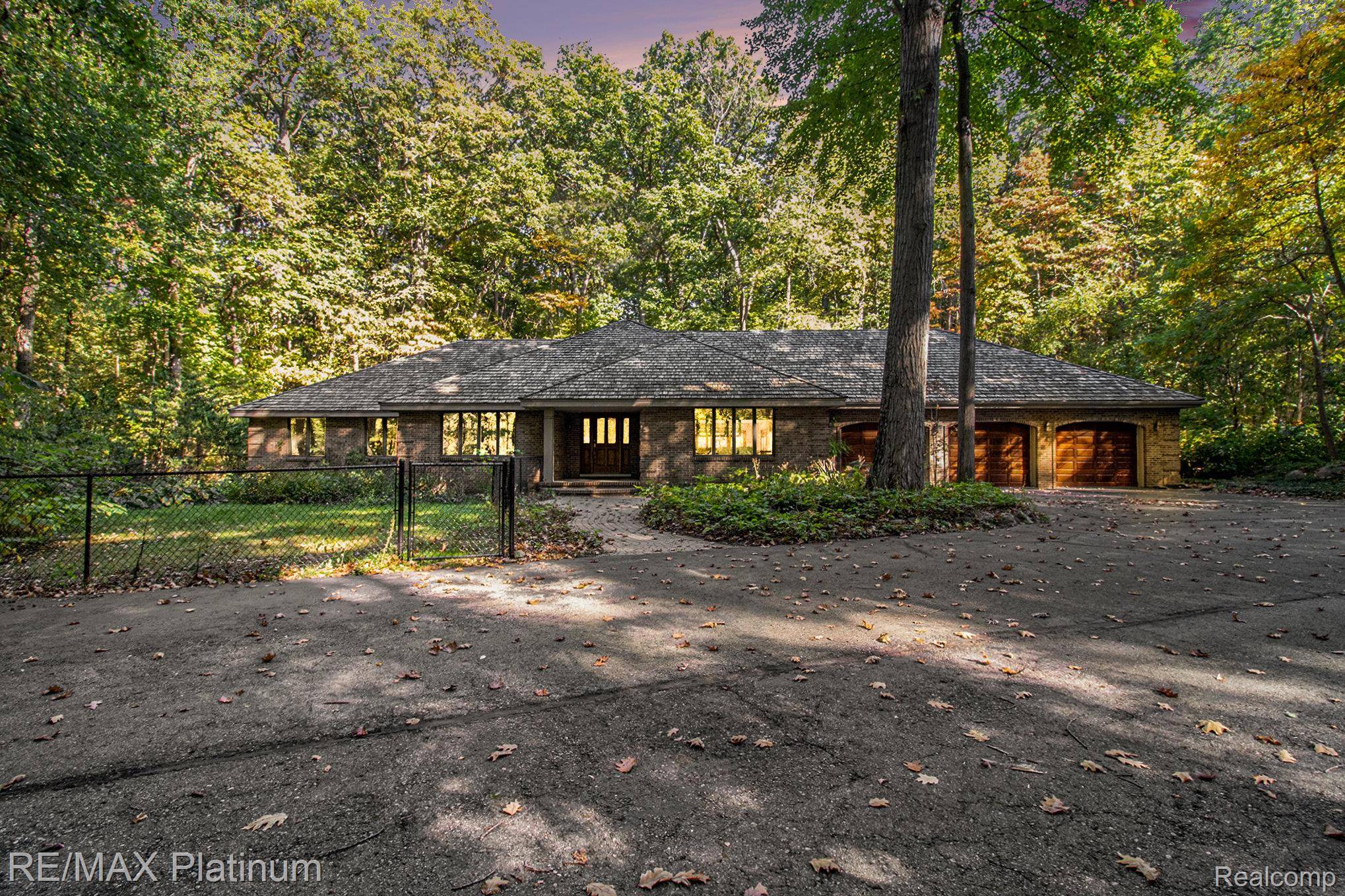 Hartland, MI 48353,4352 Fenton Road