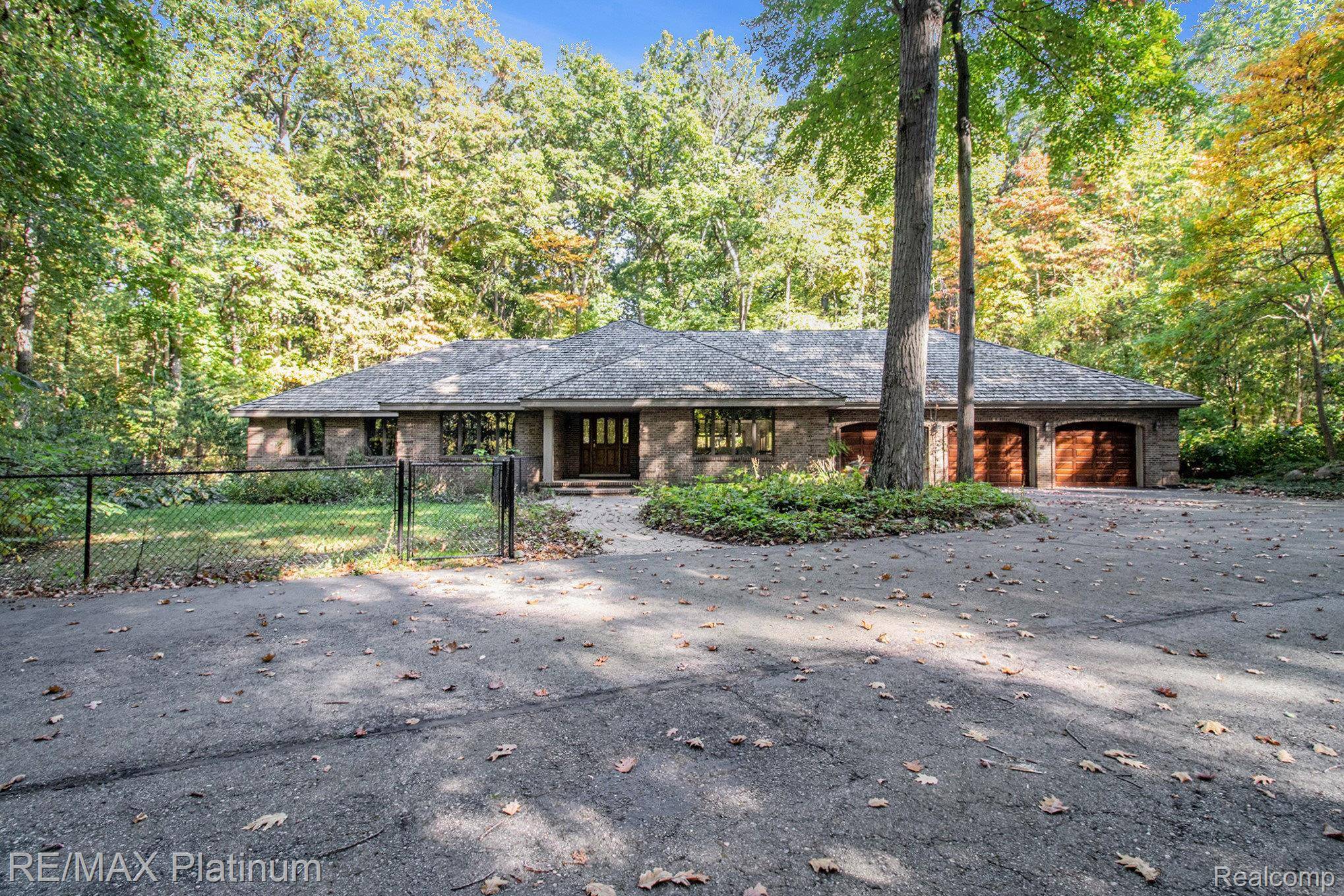 Hartland, MI 48353,4352 Fenton Road