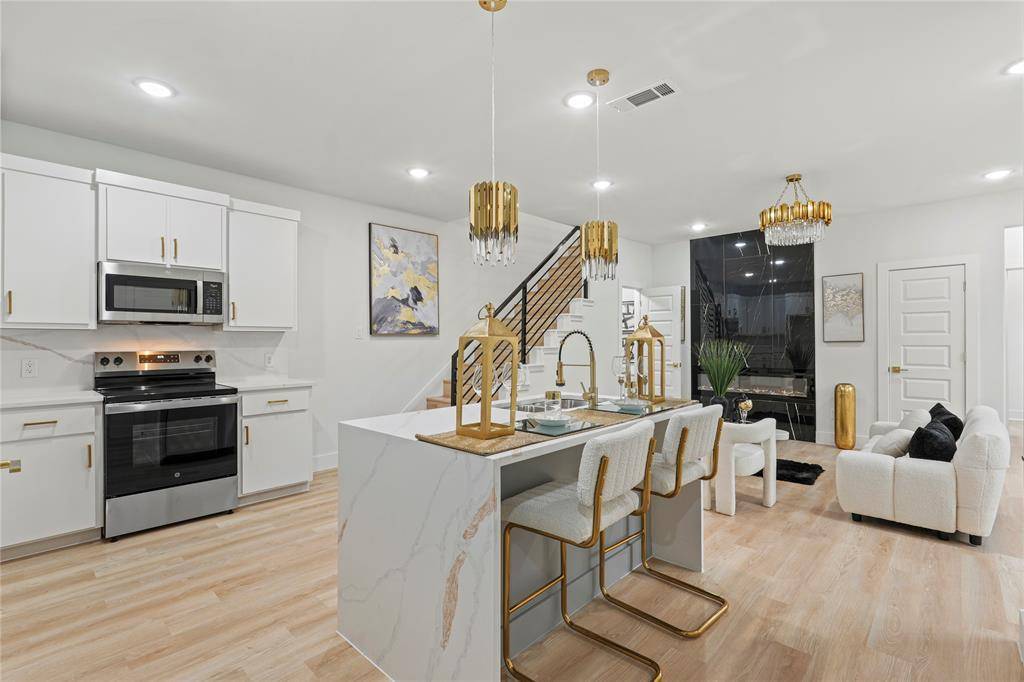 Dallas, TX 75215,5305 Colonial Avenue